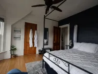 The Cove House- completely renovated 1910 beach house Hotele w: Clare