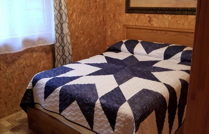 Cabin 1   queen bed with a separate bedroom with a double bed
