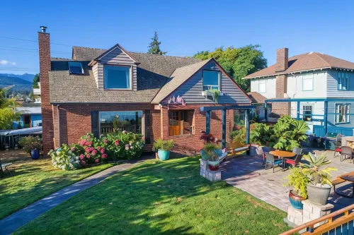 Chez ZigZag: 2 Bdrm. Full Kitchen, Water/Mtn-View, Sauna with Fee. Awesome Patio - Apartments