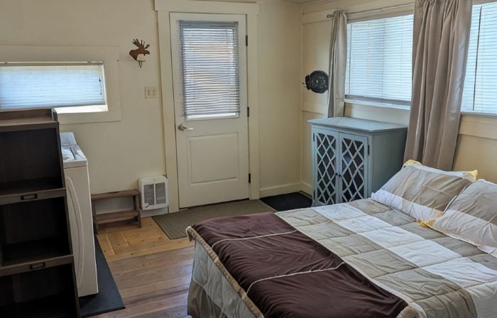 Charming 2-bedroom cottage in the great little town of Dillon with WiFi