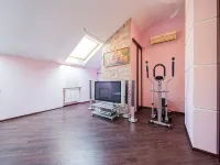 Upscale and newly renovated penthouse. Hotels in Kyiv