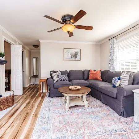 3 Queen Beds, 2 Min to Fairgrounds, Fenced Yard