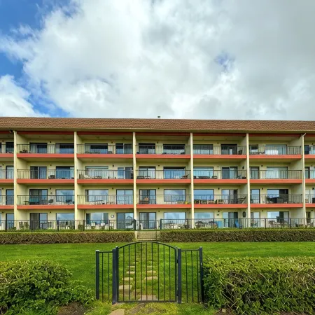 Oceanfront 3rd floor Balcony 2 blocks to Turnaround-Work Remotely