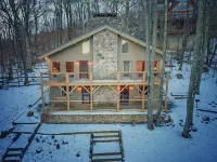 Beech Mtn: Walk to Slopes, Sleeps 9, Pet Friendly, Mountain Views, Cozy Retreat - 4-Star