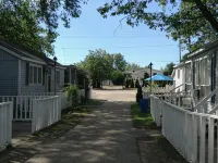 Wasaga Beach walk to main end Free Parking Free Wifi Hotels in Wasaga Beach