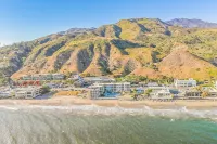 Beautiful, luxurious hideaway right on Carbon Beach in Malibu! - Beach