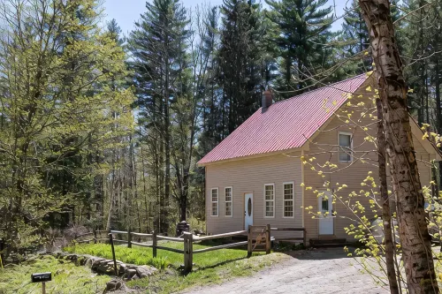 Cheerful Mountain Cottage