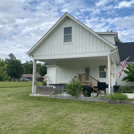 The family friendly, easily accessible new Peacefulside Retreat!