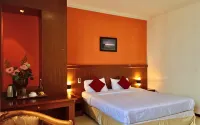 Garuda Hotel - bar