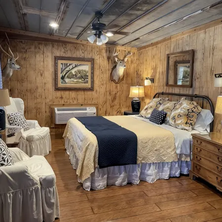 The Cottage At Axis Hill Farm with Private Riverfront