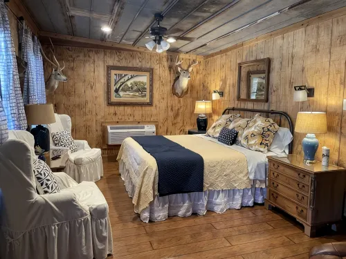 The Cottage At Axis Hill Farm with Private Riverfront - 3-Sterne