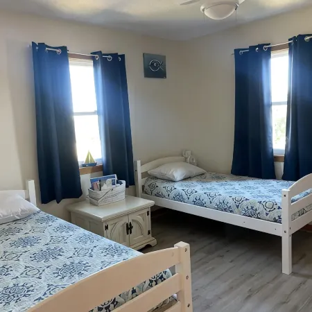 Avon NC OBX Dog-Friendly Home  - Short walk to the Beach or Sound - PARK PLACE