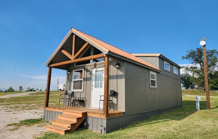 Cabin of Western Skies:  loft, Wi-Fi , and tiny home living-close to OSU