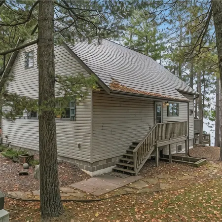 Updated, Tranquil Retreat on Round Lake - 3 Bed, 3 Bath with Sleeping Loft