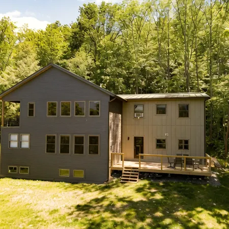 Modern Retreat with Mountain Views!