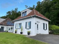 The Wee Cottage by the Ferry Hotels in 