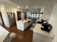 Roomy 5BR 1/4 mile from Main St - Wifi
