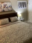 Downtown Mall Cottage just off Main St., breweries/wineries 10-30min drive - balcony