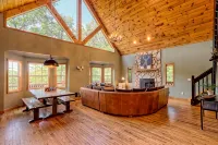 STUNNING Mountain VIEW Lodge for 14! - Hytter