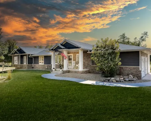 Romantic cheerful home close to many attractions Hotels in Robins
