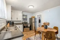 BoHo by the Beach: Charming 2-bedroom apartment in the heart of Port Clinton - Wifi