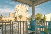 Beach side, ocean-view home, sleeps 9. Walk to bars, restaurants, & Casa Marina - 4-Star