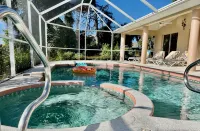 Villa with swimming pool & spa - Poolside Grill, Family-friendly, Water-view - 4-Star