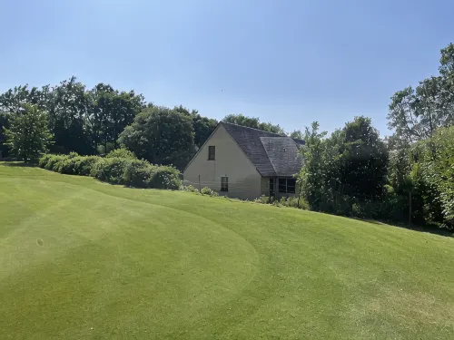 Cottage au Pied du lac au Duc, son Golf et sa Base Nautique