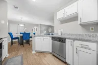 3Brlux, Uga + Downtown Athens Game Weekend Ready, Relax by the Pool - Condos