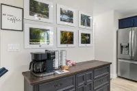 Your home away from home...recently renovated, sleeps 9-10! - WiFi