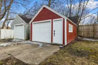 Lansing 3Br Near Downtown — Game Room & EV Garage