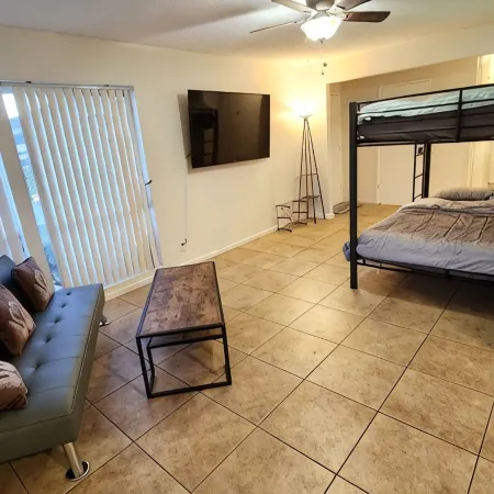SALE! Peaceful, Clean, 4x Queen Bed, Spacious!
