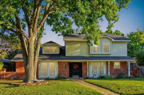 "Serenity Dallas": 5BD/2.5BA House with Pool-Jacuzzi/Pool Table/2 Living Areas! - Private Pools