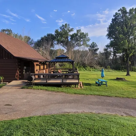 The Lodge-Uncertain Lodge and Inn; Breathtaking Cabin That Sleeps 10