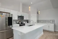 Cozy & spacious 4-bedroom house in Del Valle.  Minutes to COTA, Tesla, & I45