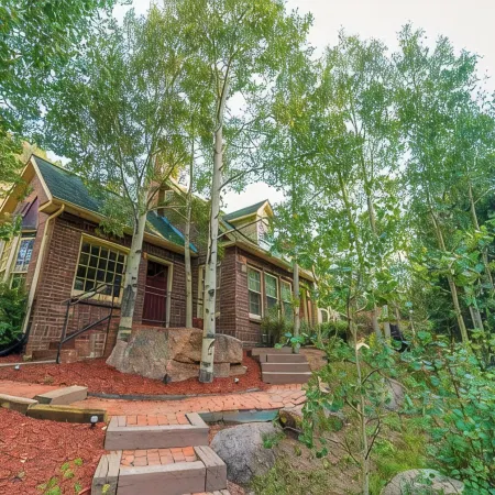 The Williamsburg Cottage at Valley Glen...your romantic mountain getaway