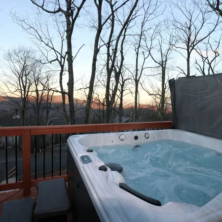 Remodeled 3BR/2BA Ski Chalet off Tyro Slope