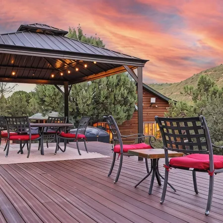 Elk Surprise Hillside Hideaway