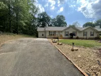 Delightful, 4BR 2.5BA ranch style near Parks, trails, shops, malls, Restaurants. - Wifi