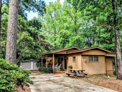 Catchin' 247 - Lakefront hideaway, outdoor spa, bar, firepit!