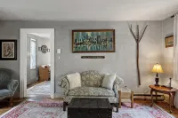 Berkshires Family Inn – for Getaways & Big Groups! Walkable to Butternut! - Wifi
