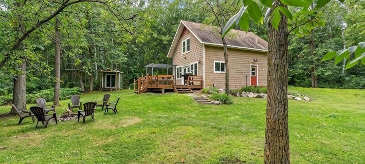 Peaceful and Cozy Modern Lakehouse Cabin on 4 acres Hotels in Cass County