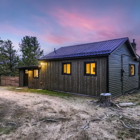 Stylish 2-bedroom Cabin with Breathtaking Mountain Views + Hot Tub