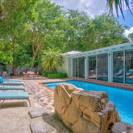 Coastal house in the Florida Keys with pool in a private area.