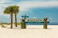 Beach House Shady Oaks Gulfport Ocean Views Walk to the Beach, Fire pit, Grill - ติดทะเล