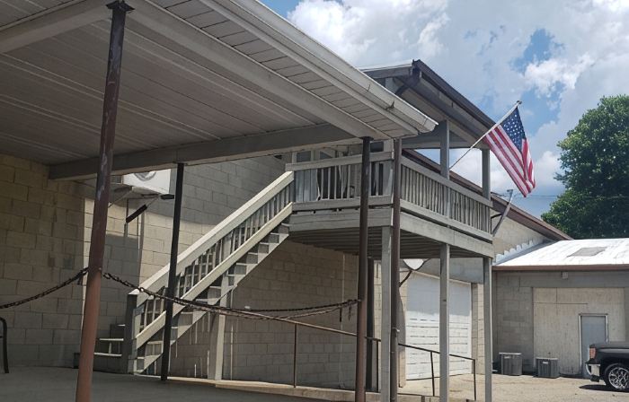 Downtown Tell City Upstairs Rental 2 Bed 2 Bath Wifi 30 minutes to Holiday World