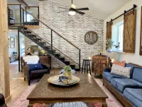 Luxury Horse Barndominium Country Getaway Hotels in Rainbow