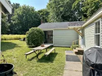 新近翻修的兩臥室鄉村別墅，位置便利，設施齊全！ - 鄉村莊園