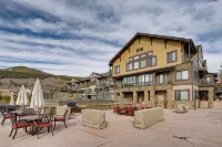 Cozy Ski in/Ski out studio steps from the lift! - 무료 와이파이