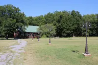 Relaxing Country Cabin. Near Lake Hudson.